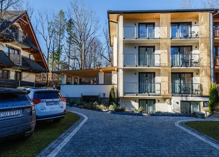 REZYDENCJA ORNAK 5 - stylowe apartamenty z balkonami i jacuzzi, 5 min pieszo do Krupówek, IZBY PODHALAŃSKIE